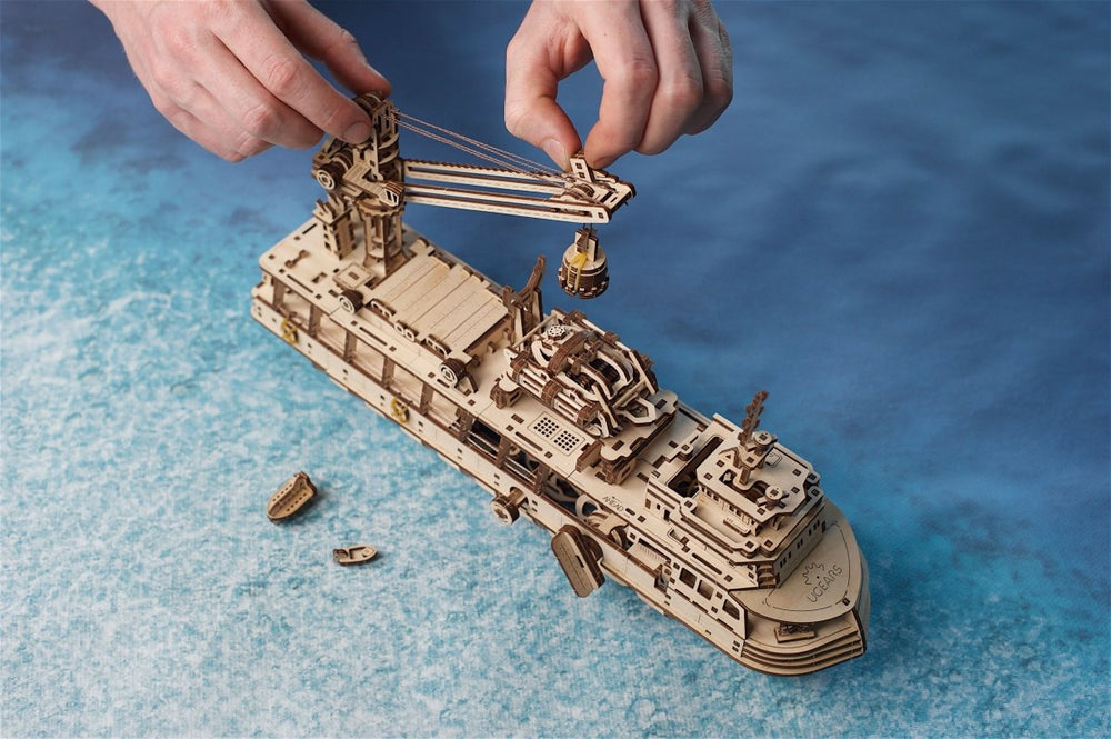 Ugears – Forschungsschiff Expeditionskreuzer | 3D Holzpuzzle - Lama Welt