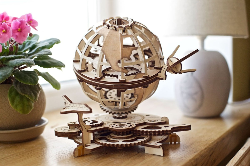 Ugears – Globus Mechanische Weltkugel | 3D Holzpuzzle - Lama Welt