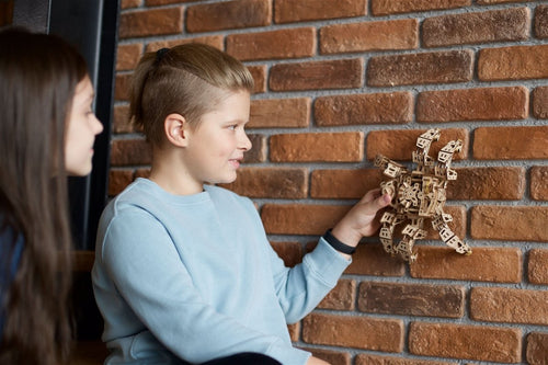 Ugears – Hexapod - Explorer Laufroboter | 3D Holzpuzzle - Lama Welt