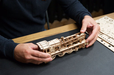 Ugears – Hogwarts™ Express Magischer Zug | 3D Holzpuzzle - Lama Welt