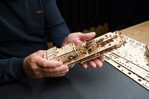 Ugears – Hogwarts™ Express Magischer Zug | 3D Holzpuzzle - Lama Welt