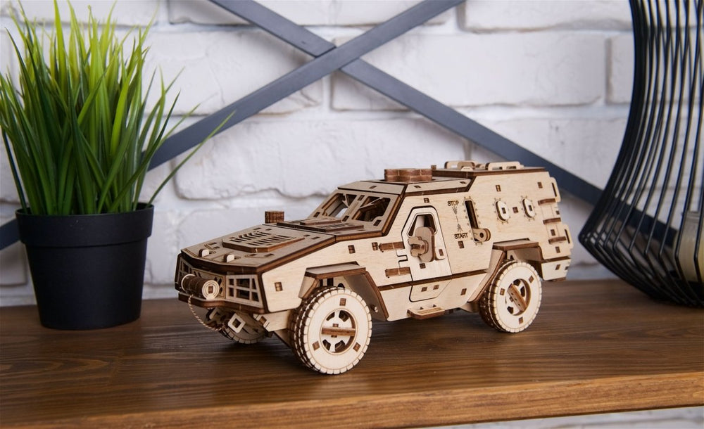 Ugears – Kampffahrzeug Dosor - B Transporter | 3D Holzpuzzle - Lama Welt