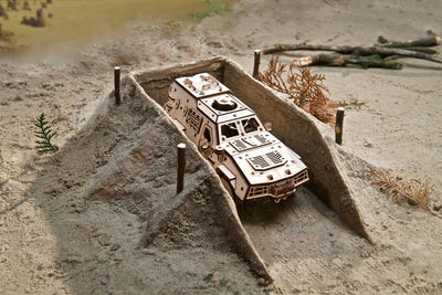 Ugears – Kampffahrzeug Dosor - B Transporter | 3D Holzpuzzle - Lama Welt