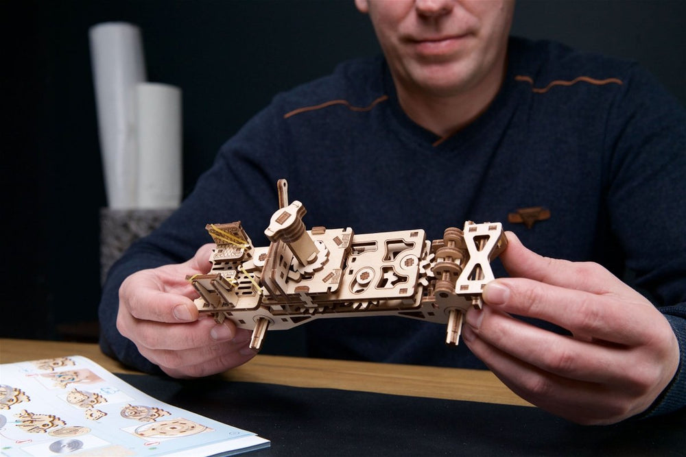 Ugears – Kampffahrzeug Dosor - B Transporter | 3D Holzpuzzle - Lama Welt
