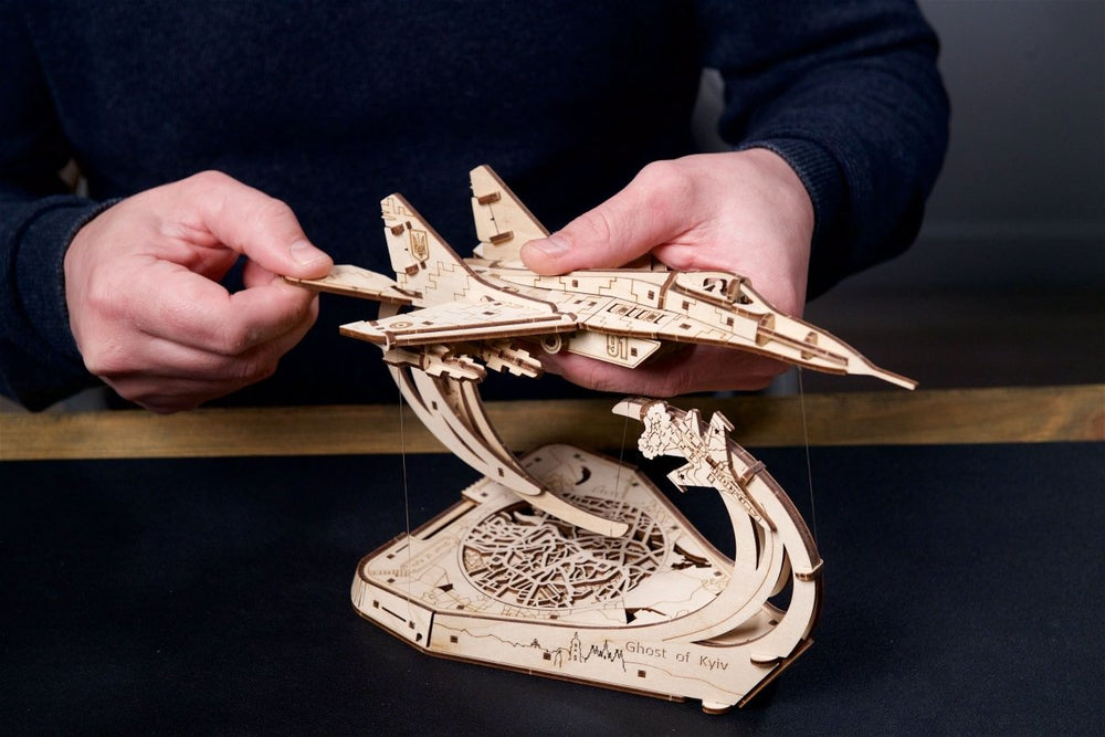 Ugears – Kampfflugzeug Der Geist Von Kiew Kampfjet | 3D Holzpuzzle - Lama Welt