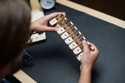 Ugears – Mechanische Celesta Musikzauberbox | 3D Holzpuzzle - Lama Welt