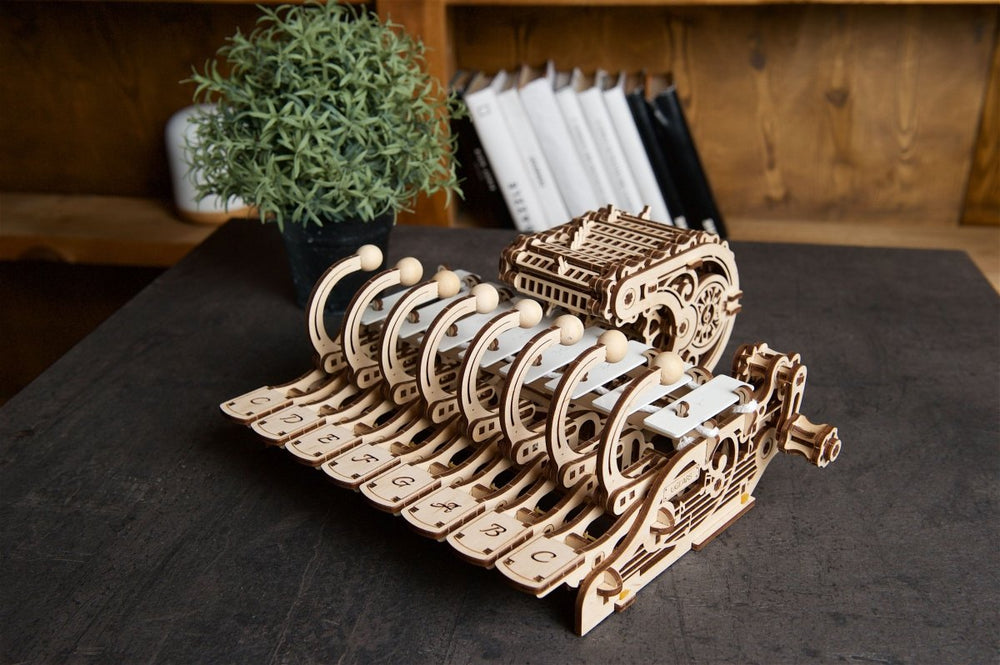 Ugears – Mechanische Celesta Musikzauberbox | 3D Holzpuzzle - Lama Welt