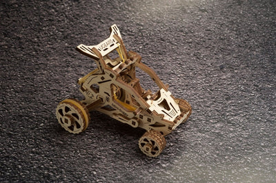 Ugears – Mechanischer Modellbausatz Desert - Buggy Wüstenfahrzeug | 3D Holzpuzzle - Lama Welt