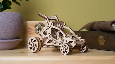 Ugears – Mechanischer Modellbausatz Desert - Buggy Wüstenfahrzeug | 3D Holzpuzzle - Lama Welt
