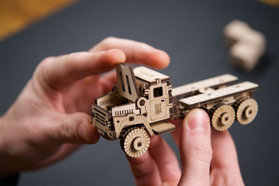 Ugears – Militärtruck Gefechtsfahrzeug | 3D Holzpuzzle - Lama Welt