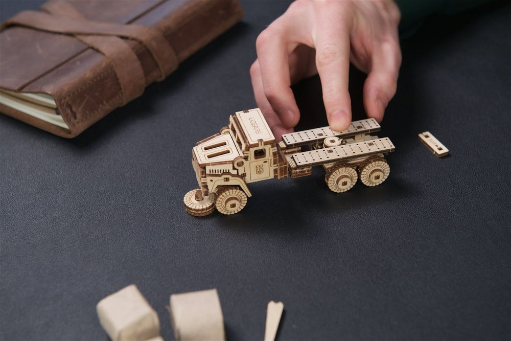 Ugears – Militärtruck Gefechtsfahrzeug | 3D Holzpuzzle - Lama Welt