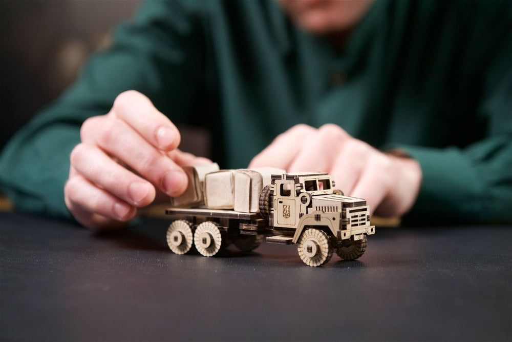 Ugears – Militärtruck Gefechtsfahrzeug | 3D Holzpuzzle - Lama Welt