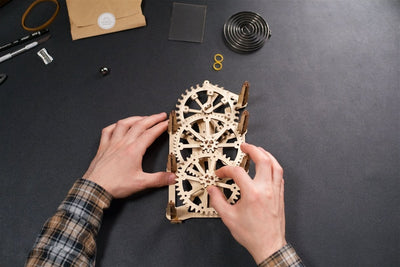 Ugears – Motoren - Uhr Zahnraduhr | 3D Holzpuzzle - Lama Welt