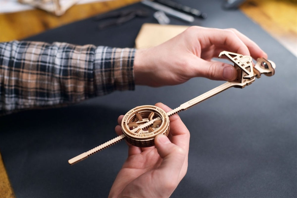 Ugears – Motoren - Uhr Zahnraduhr | 3D Holzpuzzle - Lama Welt