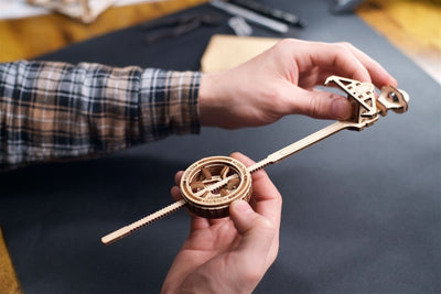 Ugears – Motoren - Uhr Zahnraduhr | 3D Holzpuzzle - Lama Welt