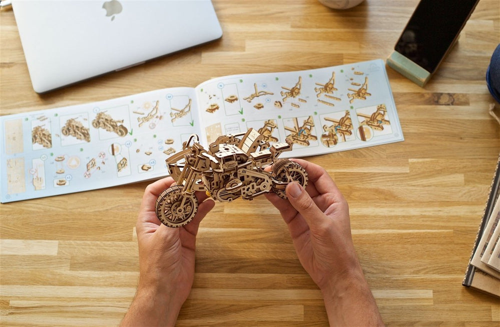 Ugears – Motorrad Scrambler Ugr - 10 Bike | 3D Holzpuzzle - Lama Welt