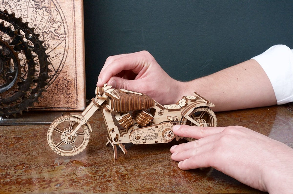 Ugears – Motorrad Vm - 02 Bike | 3D Holzpuzzle - Lama Welt