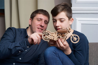 Ugears – Motorrad Vm - 02 Bike | 3D Holzpuzzle - Lama Welt