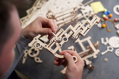 Ugears – Murmel - Kettenbahn Mechanische Murmelstrecke | 3D Holzpuzzle - Lama Welt