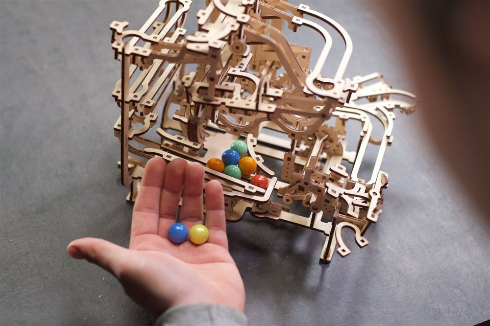 Ugears – Murmel - Kettenbahn Mechanische Murmelstrecke | 3D Holzpuzzle - Lama Welt