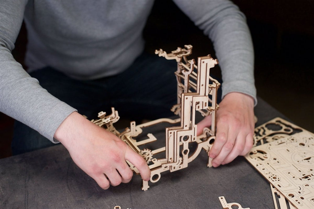 Ugears – Murmel - Kettenbahn Mechanische Murmelstrecke | 3D Holzpuzzle - Lama Welt