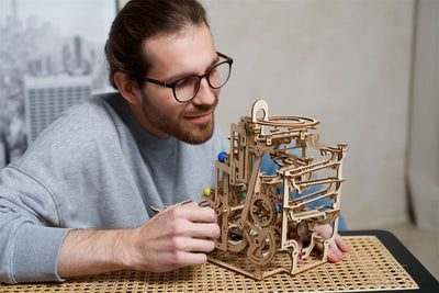 Ugears – Murmelbahn Mit Stufenwinde Modulare Kugelbahn | 3D Holzpuzzle - Lama Welt