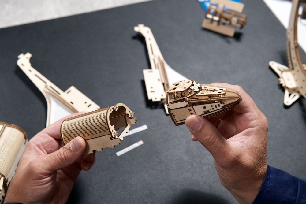 Ugears – Nasa - Raumfähre Discovery Shuttle | 3D Holzpuzzle - Lama Welt