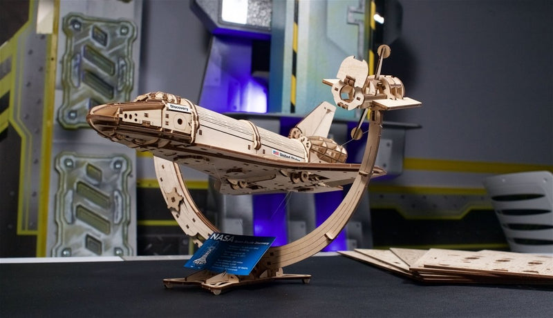 Ugears – Nasa - Raumfähre Discovery Shuttle | 3D Holzpuzzle - Lama Welt