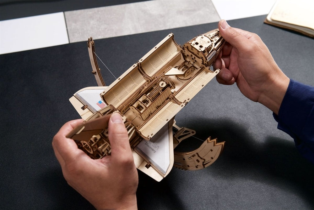 Ugears – Nasa - Raumfähre Discovery Shuttle | 3D Holzpuzzle - Lama Welt