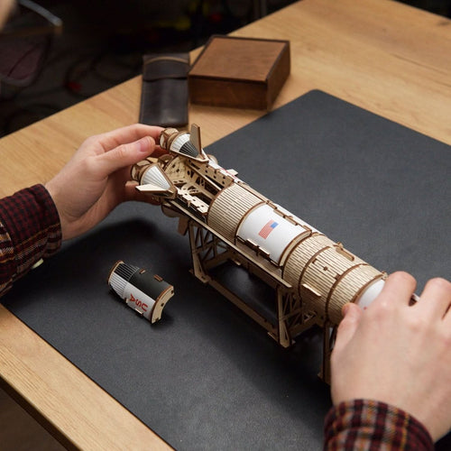 Ugears – Nasa Saturn V Raumfahrtrakete | 3D Holzpuzzle - Lama Welt