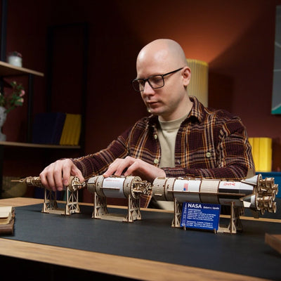Ugears – Nasa Saturn V Raumfahrtrakete | 3D Holzpuzzle - Lama Welt
