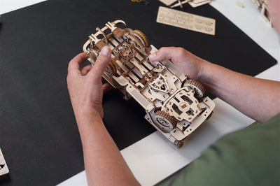 Ugears – Pick - Up Lumberjack Modell - Truck | 3D Holzpuzzle - Lama Welt