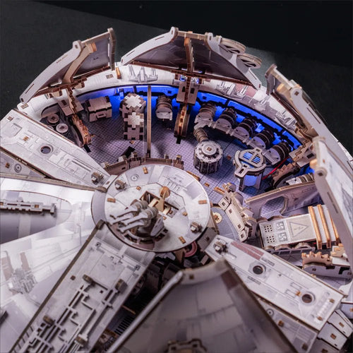 Ugears | Raumgleiter „Star Wars Millennium Falke<sup>™</sup>“ | 3D Holzpuzzle - Lama Welt