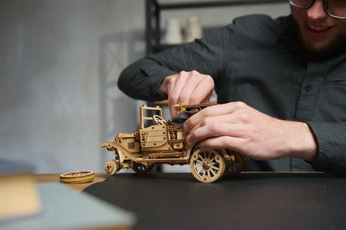 Ugears – Retro - Auto Ugr - T Vintage - Modellwagen | 3D Holzpuzzle - Lama Welt