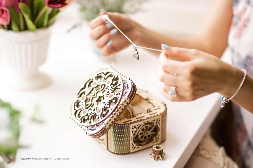 Ugears – Schatztruhe Aufbewahrungsbox | 3D Holzpuzzle - Lama Welt