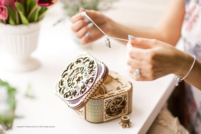 Ugears – Schatztruhe Aufbewahrungsbox | 3D Holzpuzzle - Lama Welt