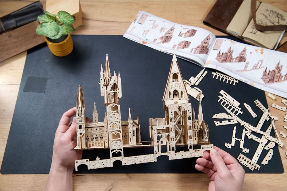 Ugears – Schloss Hogwarts™ Zauberschule | 3D Holzpuzzle - Lama Welt
