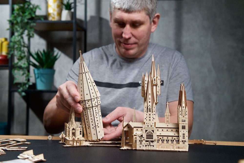 Ugears – Schloss Hogwarts™ Zauberschule | 3D Holzpuzzle - Lama Welt