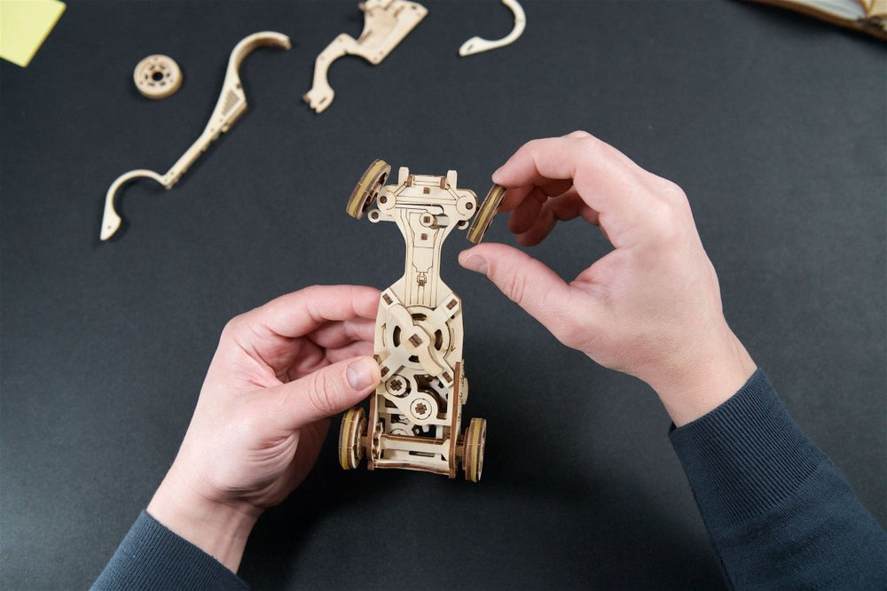 Ugears – Sportwagen Flinke Maus Rennauto | 3D Holzpuzzle - Lama Welt
