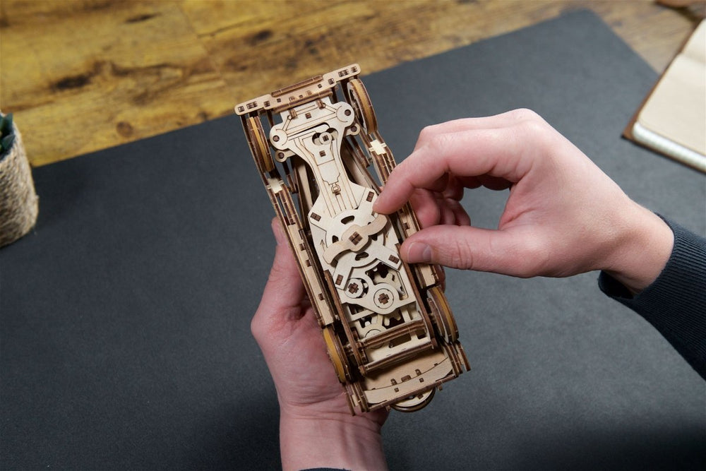 Ugears – Sportwagen Flinke Maus Rennauto | 3D Holzpuzzle - Lama Welt