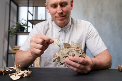 Ugears – Stegosaurus Dinosaurier | 3D Holzpuzzle - Lama Welt