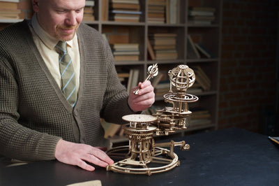 Ugears – Tellurion Astronomisches Demonstrationsmodell | 3D Holzpuzzle - Lama Welt