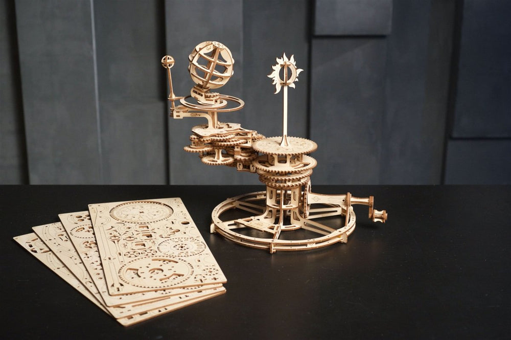 Ugears – Tellurion Astronomisches Demonstrationsmodell | 3D Holzpuzzle - Lama Welt