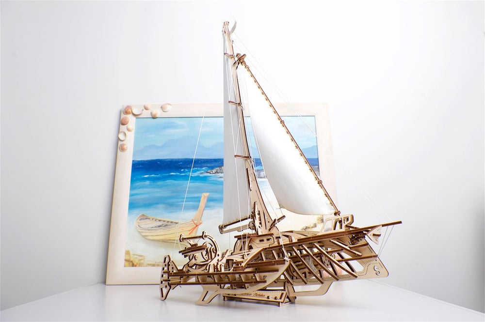 Ugears – Trimaran Merihobus Segelboot | 3D Holzpuzzle - Lama Welt