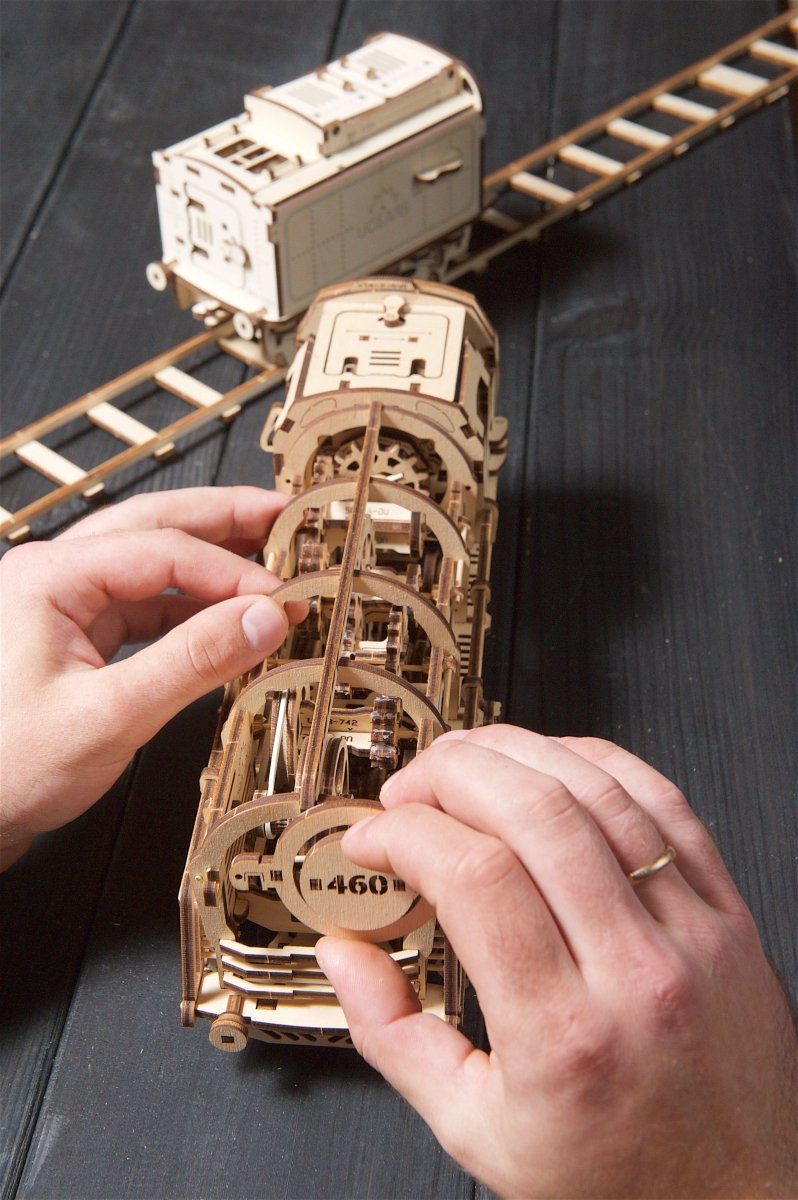 Ugears – Ugears Dampflokomotive Holzbausatz – 3D Modellbausatz Aus Holz | 3D Holzpuzzle - Lama Welt
