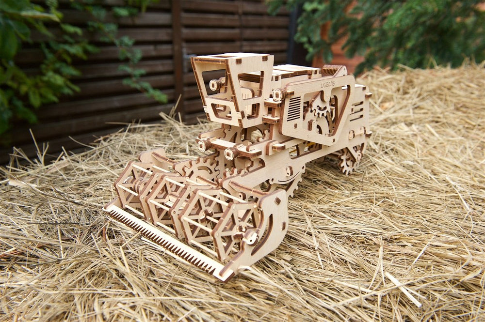 Ugears – Ugears Mähdrescher Holz Modellbausatz – 3D Puzzle | 3D Holzpuzzle - Lama Welt