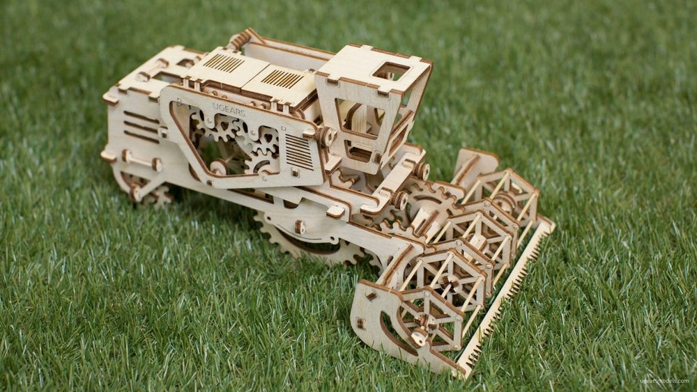 Ugears – Ugears Mähdrescher Holz Modellbausatz – 3D Puzzle | 3D Holzpuzzle - Lama Welt