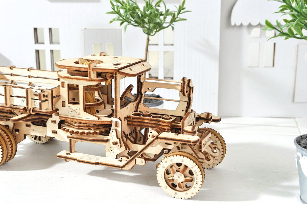Ugears – Ugears Mechanischer Holz - Lkw Bausatz – 3D Modellbau | 3D Holzpuzzle - Lama Welt