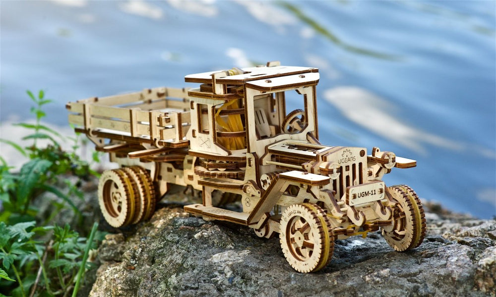 Ugears – Ugears Mechanischer Holz - Lkw Bausatz – 3D Modellbau | 3D Holzpuzzle - Lama Welt