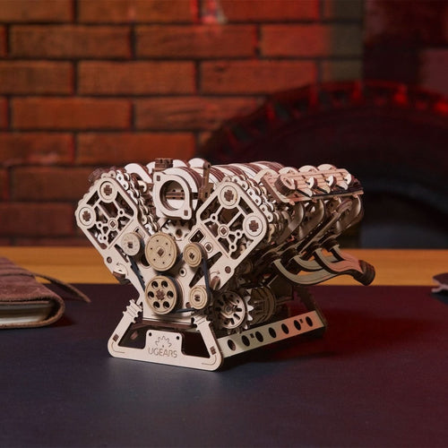 Ugears – V8 - Motor Triebwerk | 3D Holzpuzzle - Lama Welt